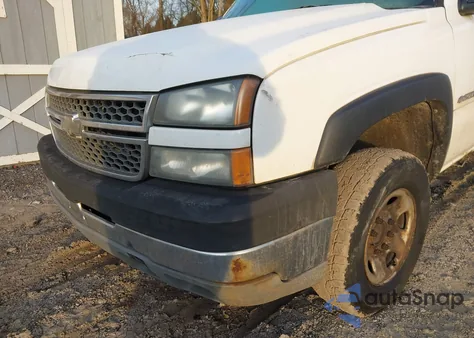 2005 Chevrolet Silverado 2500Hd Work Truck z USA, uszkodzony, nr VIN 1GCHC29U55E256222